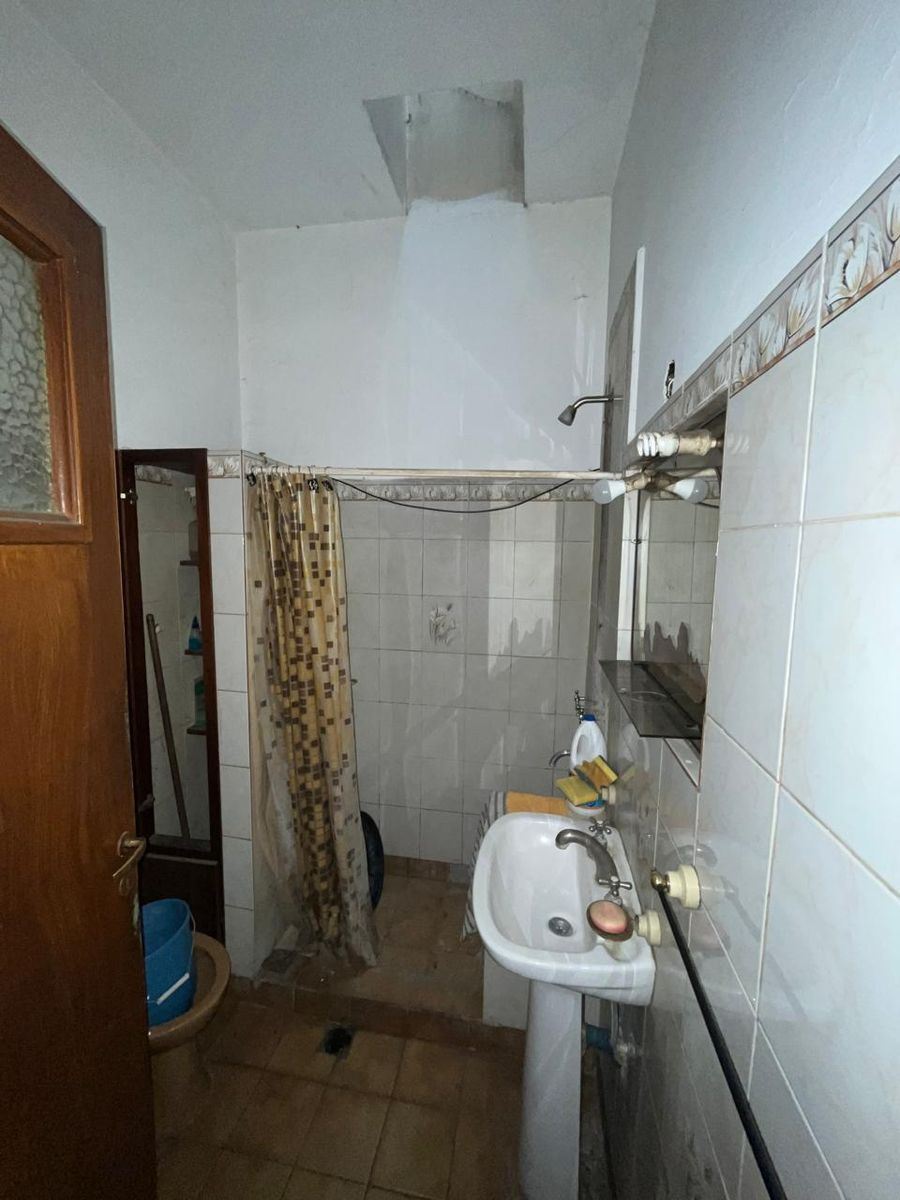 VENTA Casa Muy buena zona PARA RECICLAR — foto 9