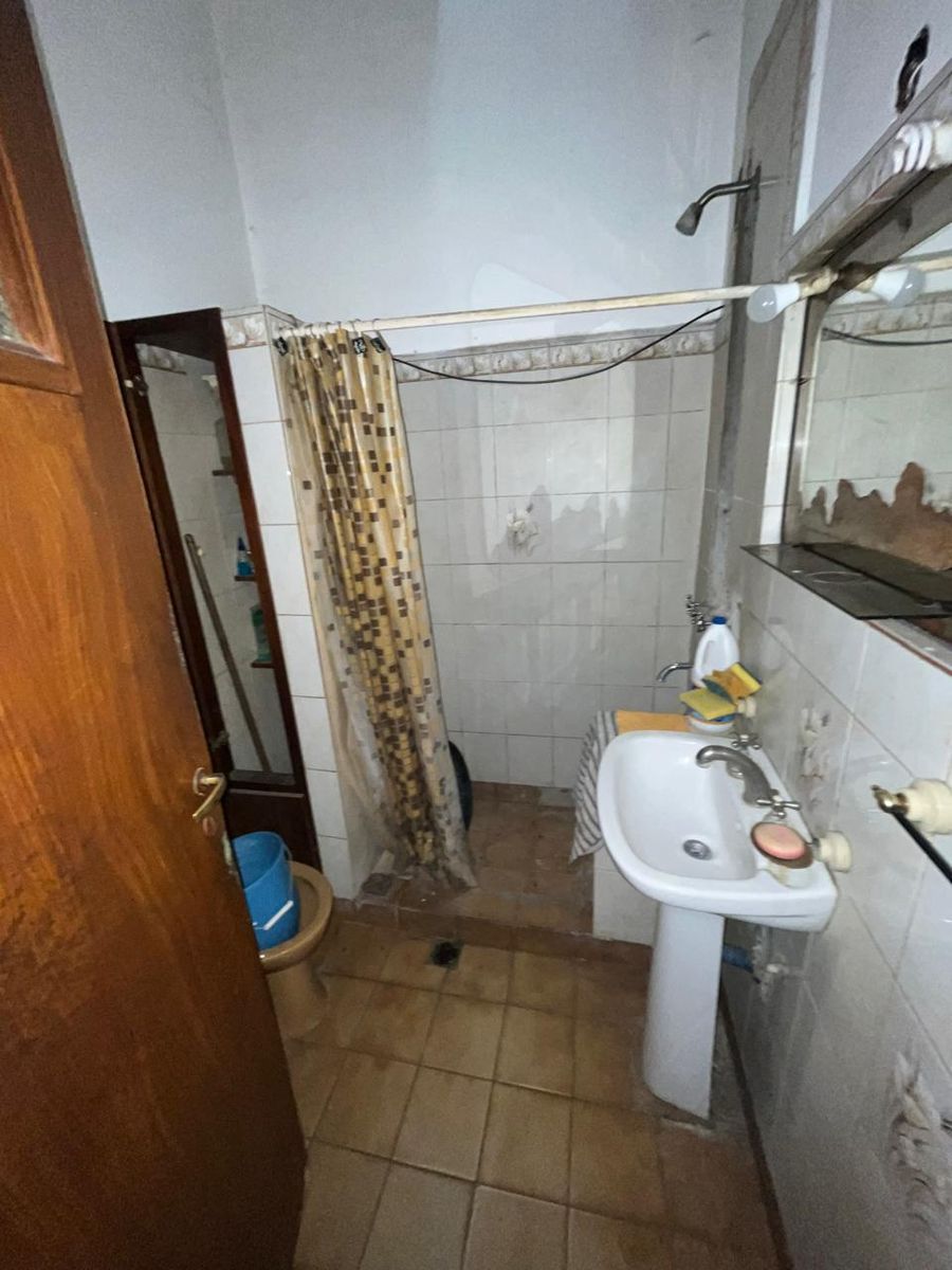 VENTA Casa Muy buena zona PARA RECICLAR — foto 13