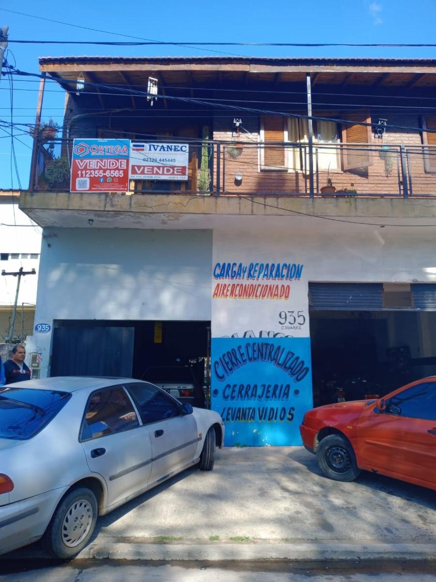 VENTA de propiedad 2 galpones, casa al fondo, mas amplio departamento 4 ambientes con terraza en primer piso - 1