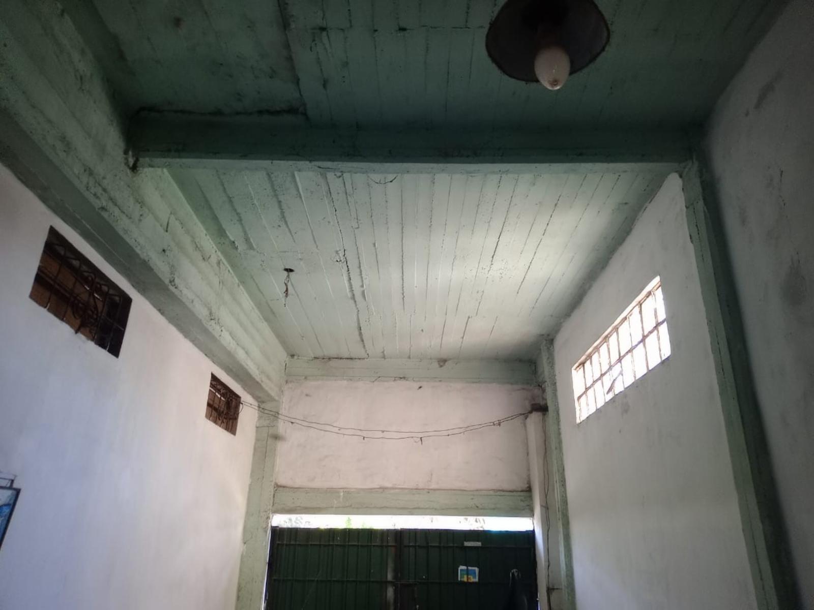 VENTA de propiedad 2 galpones, casa al fondo, mas amplio departamento 4 ambientes con terraza en primer piso - 4