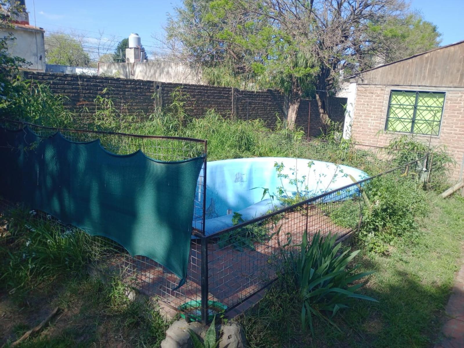VENTA de propiedad 2 galpones, casa al fondo, mas amplio departamento 4 ambientes con terraza en primer piso - 13