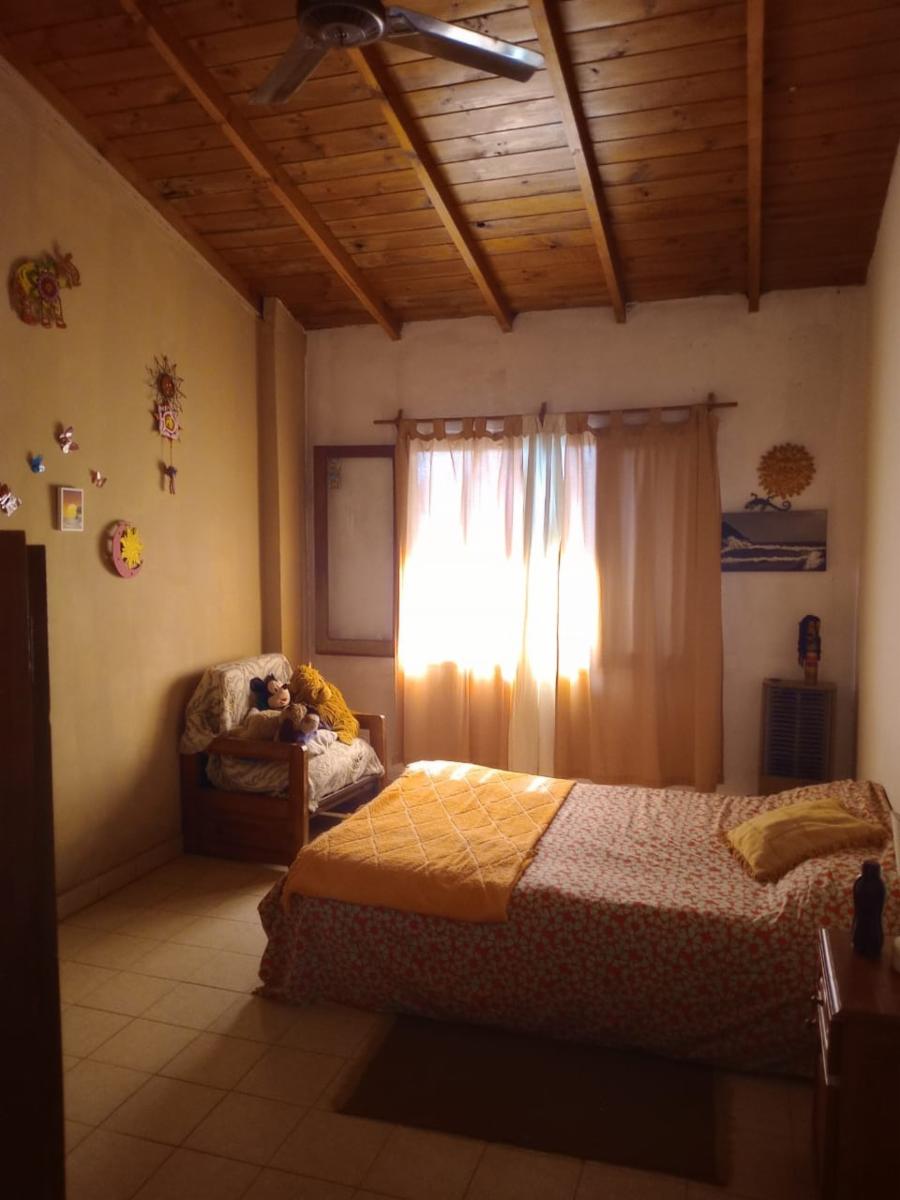 VENTA de propiedad 2 galpones, casa al fondo, mas amplio departamento 4 ambientes con terraza en primer piso - 16