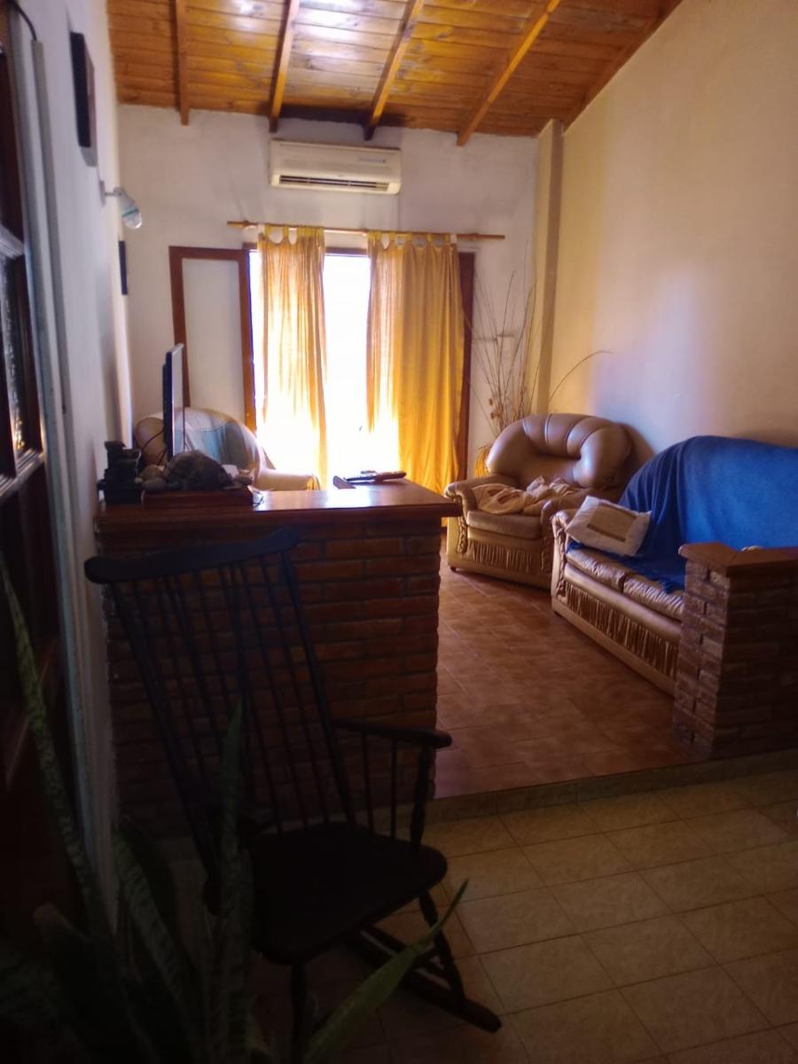 VENTA de propiedad 2 galpones, casa al fondo, mas amplio departamento 4 ambientes con terraza en primer piso - 28