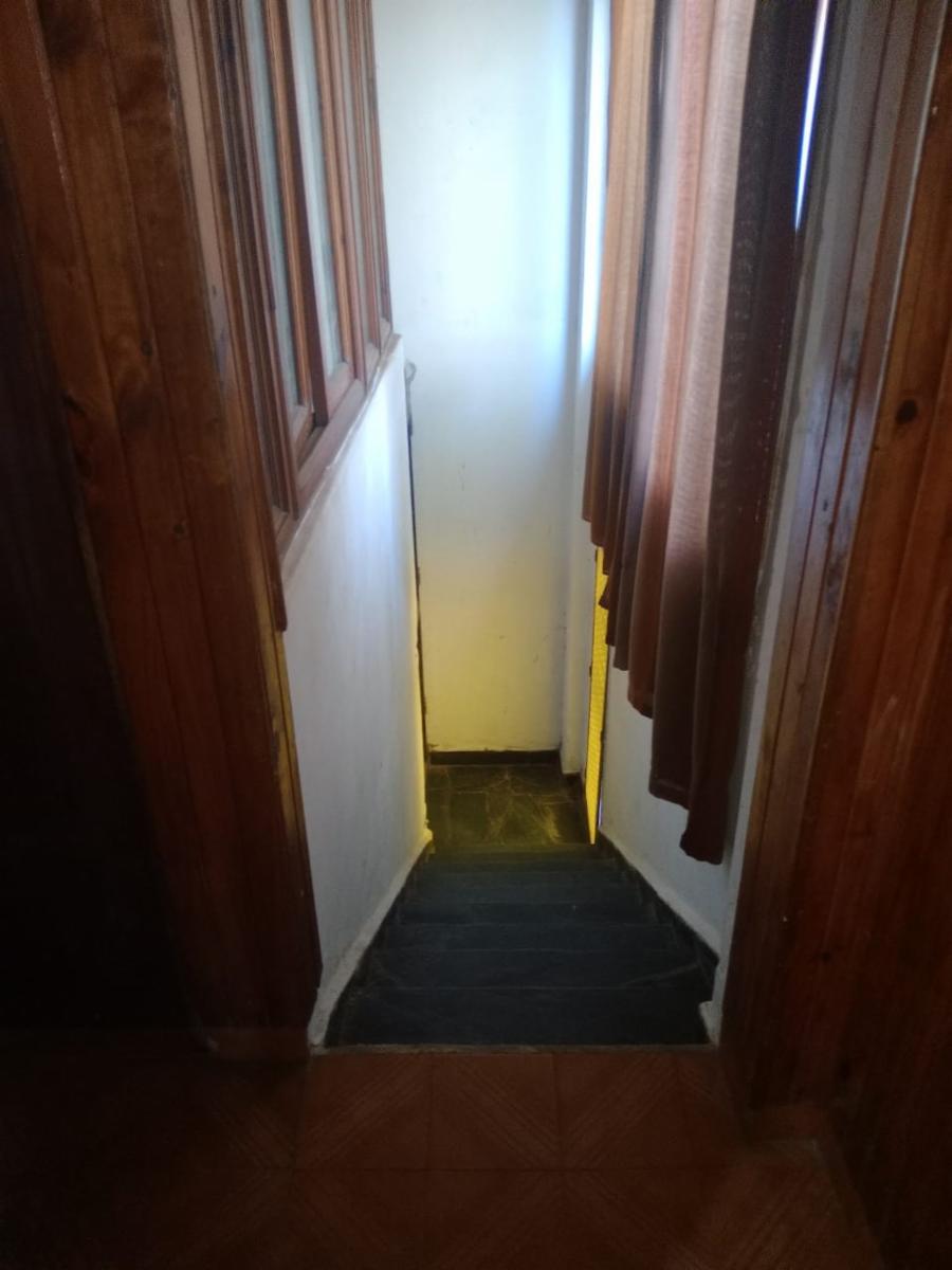 VENTA de propiedad 2 galpones, casa al fondo, mas amplio departamento 4 ambientes con terraza en primer piso - 39