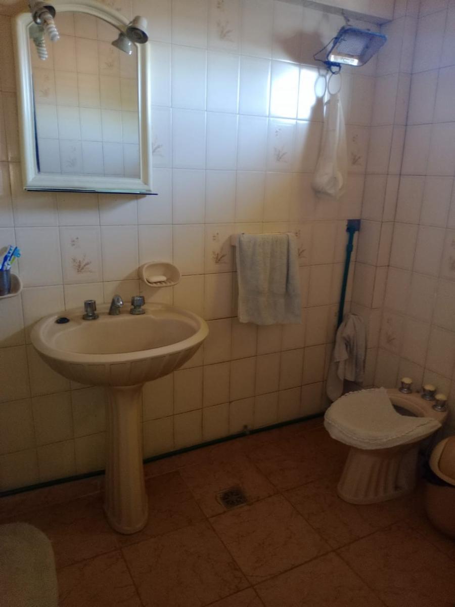 VENTA de propiedad 2 galpones, casa al fondo, mas amplio departamento 4 ambientes con terraza en primer piso - 41