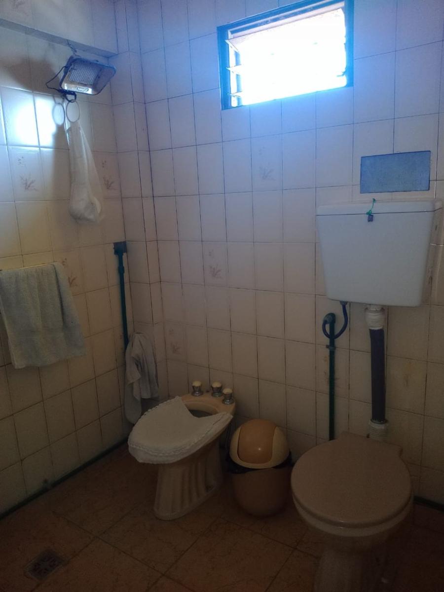 VENTA de propiedad 2 galpones, casa al fondo, mas amplio departamento 4 ambientes con terraza en primer piso - 43