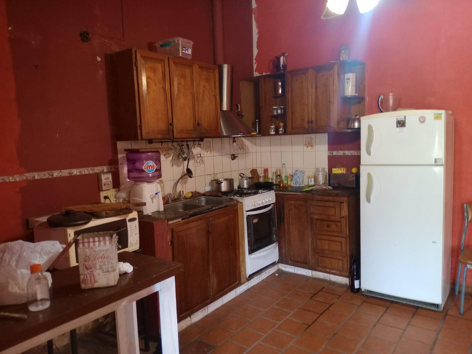 VENTA VENTA MUY BUENA ZONA Casa sobre amplio lote a metros de estación — foto 3