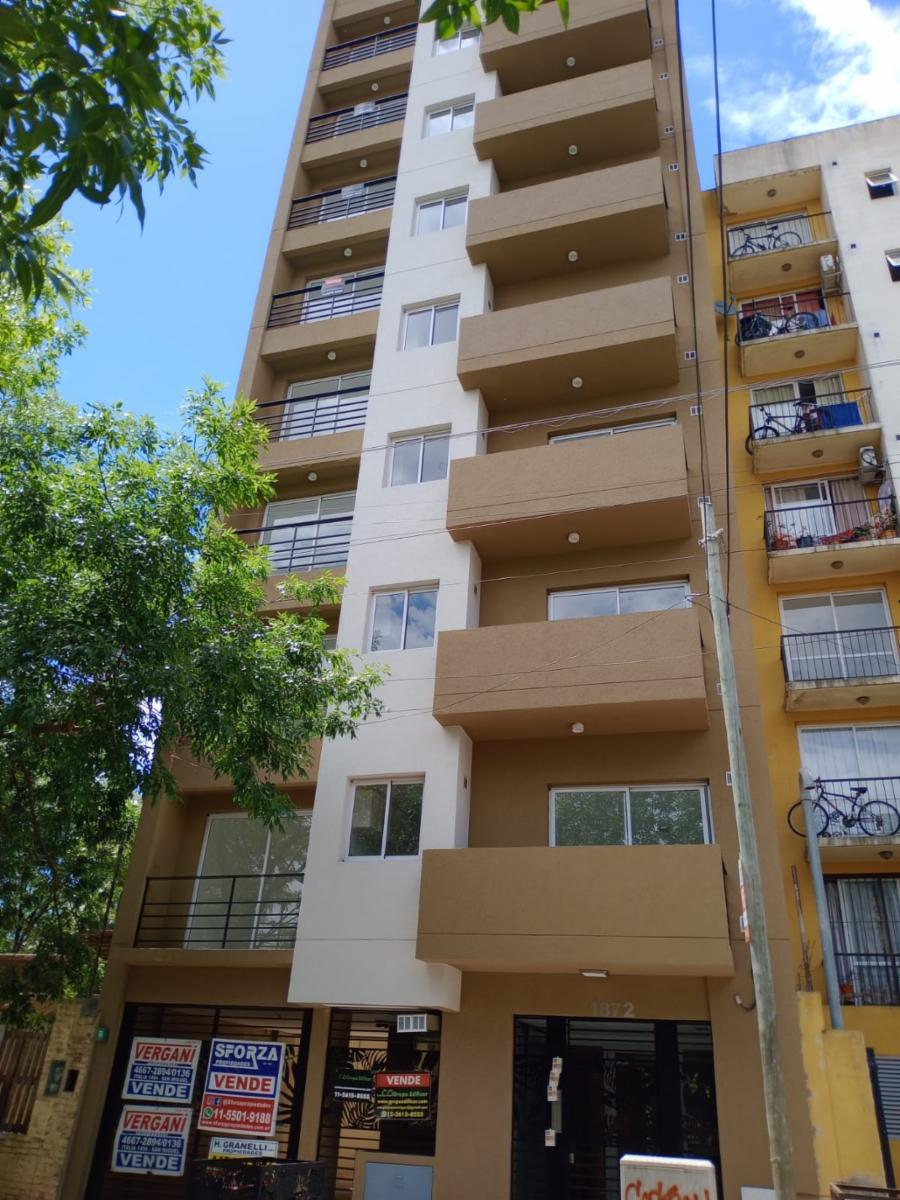 VENTA 2 Ambientes de categoría, vestidor mas Doble Balcón