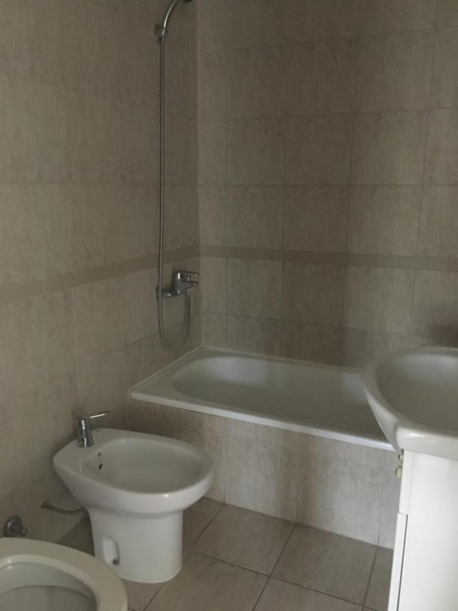 VENTA dos ambientes con amplio balcón Av Perón al 500 complejo BARCELONA V y VI — foto 9