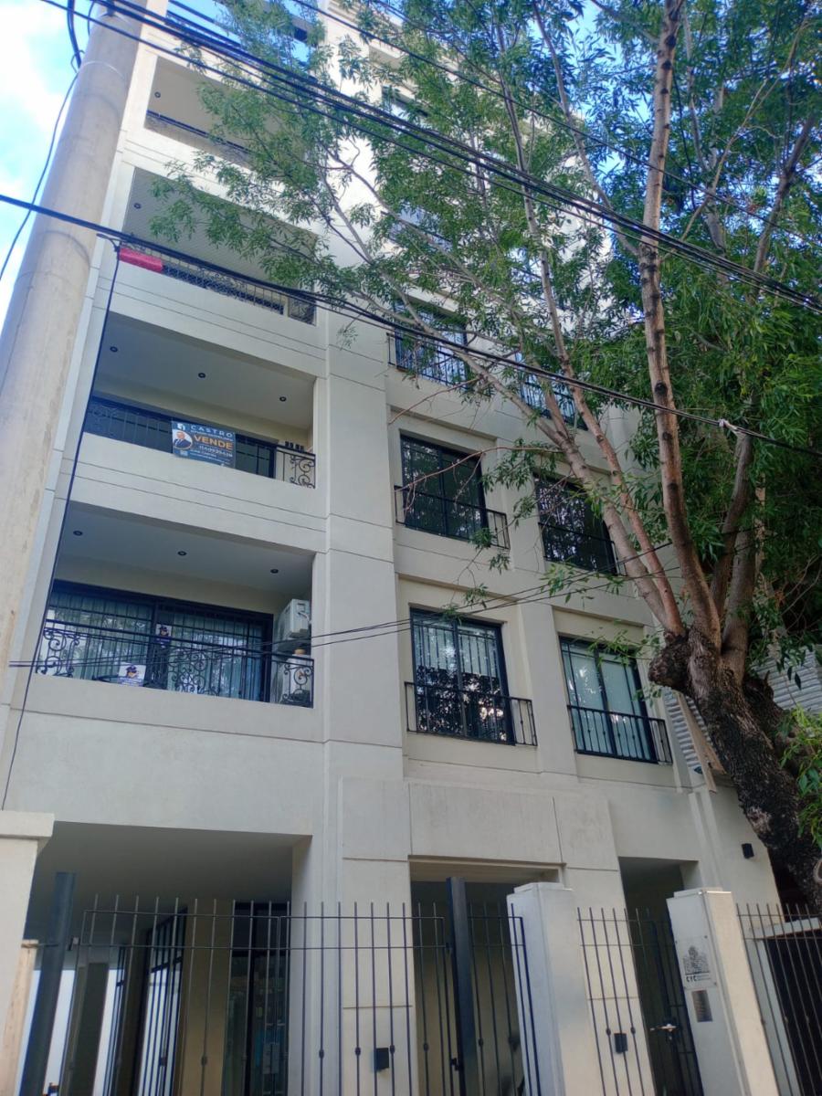 Venta DOS AMBIENTES con balcón Edificio de Categoría