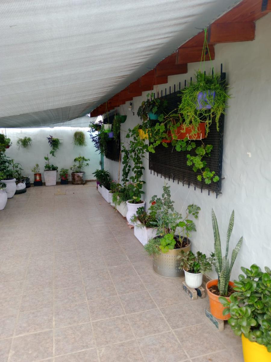 Dos casas sobre un mismo lote, en esquina — foto 2