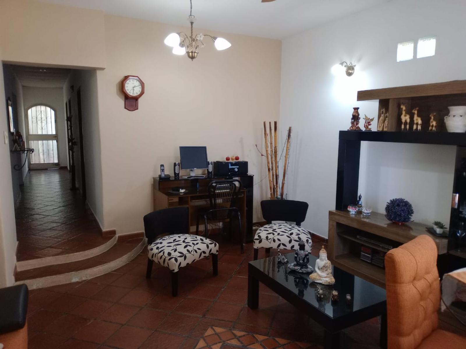Hermoso chalet sobre Blasco Ibañez, con acceso inmediato a Av Balbín y San Miguel — foto 13