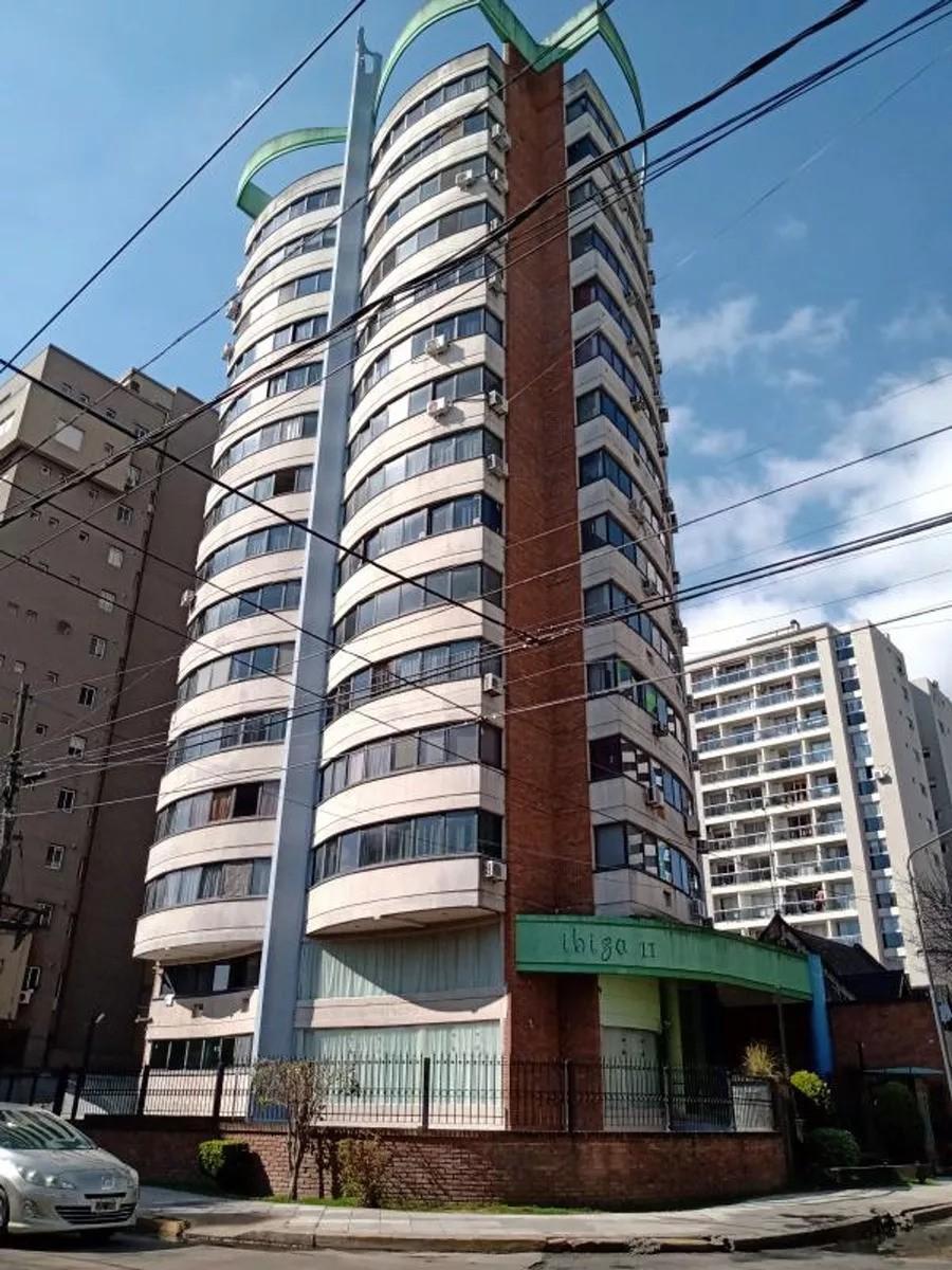 VENTA hermoso 3 ambientes piso alto al frente AMPLIO con excelente vista
