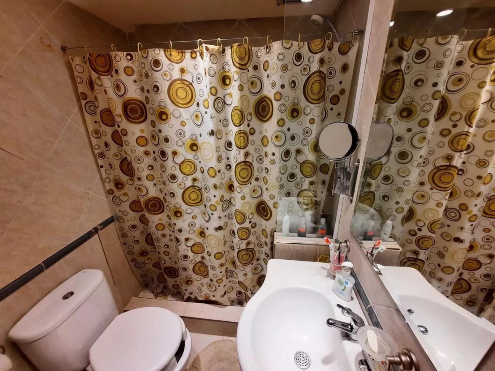 VENTA hermoso 3 ambientes piso alto al frente AMPLIO con excelente vista — foto 3