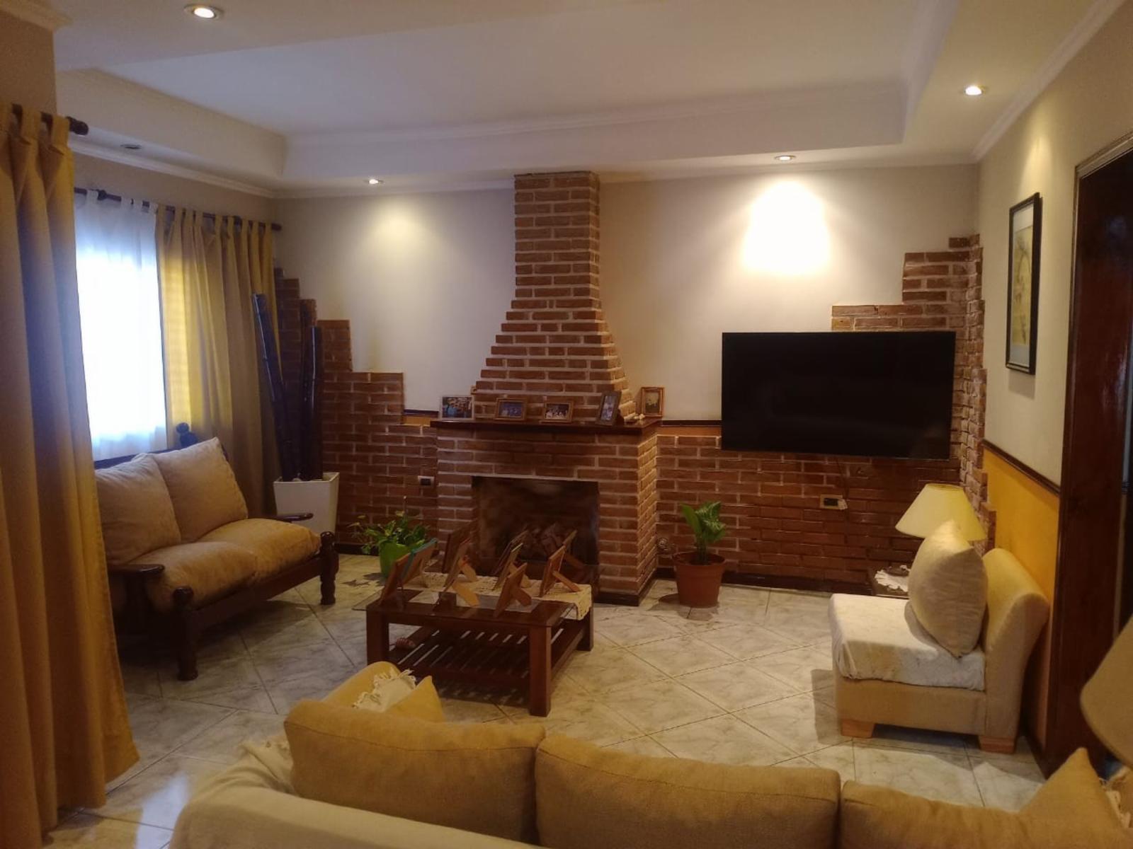 VENTA HERMOSA CASA Impecable estado con CUATRO DORMITORIOS — foto 3