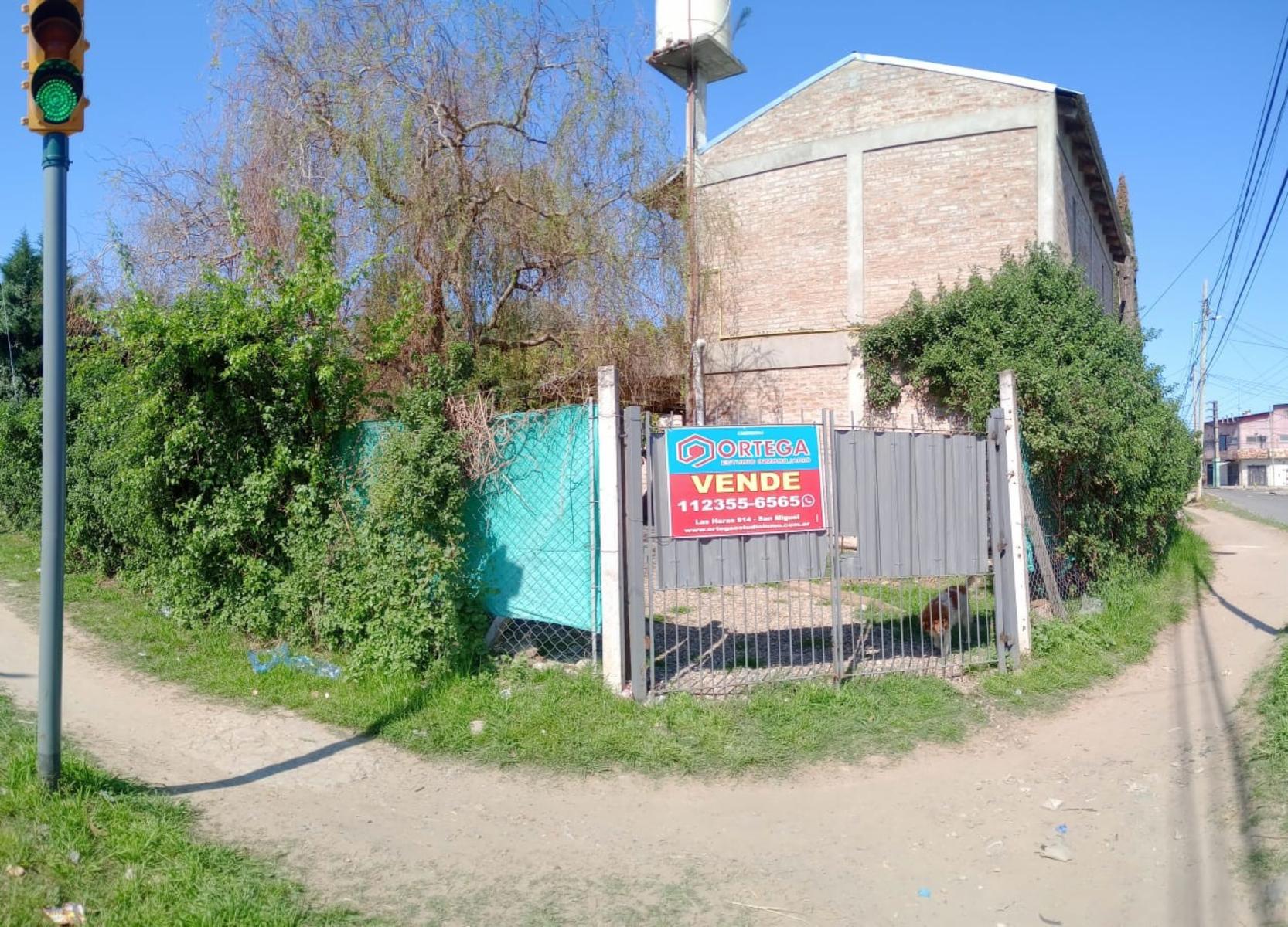 Casa en esquina con pileta, 2 dormitorios Muy buen estado — foto 2