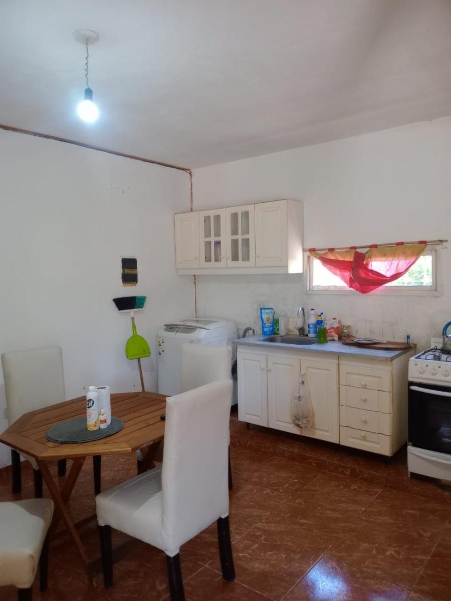 Casa en esquina con pileta, 2 dormitorios Muy buen estado — foto 3