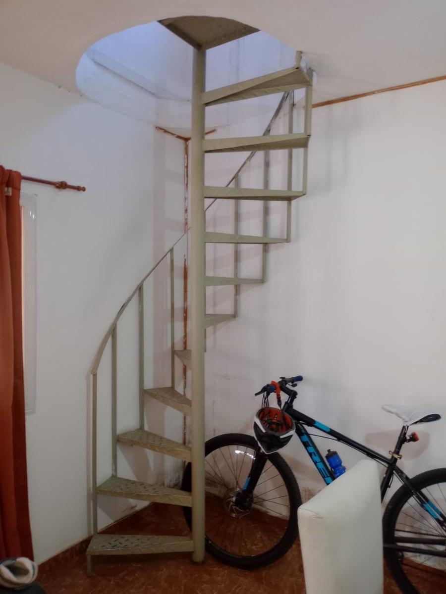 Casa en esquina con pileta, 2 dormitorios Muy buen estado — foto 4