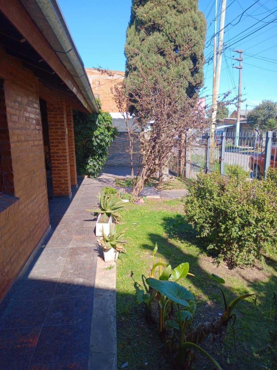 Casa en esquina con pileta, 2 dormitorios Muy buen estado — foto 10