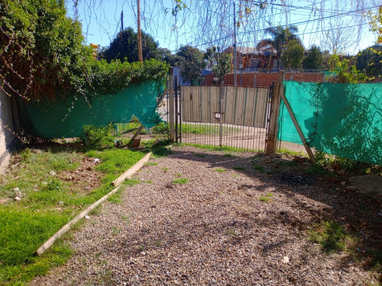 Casa en esquina con pileta, 2 dormitorios Muy buen estado — foto 13