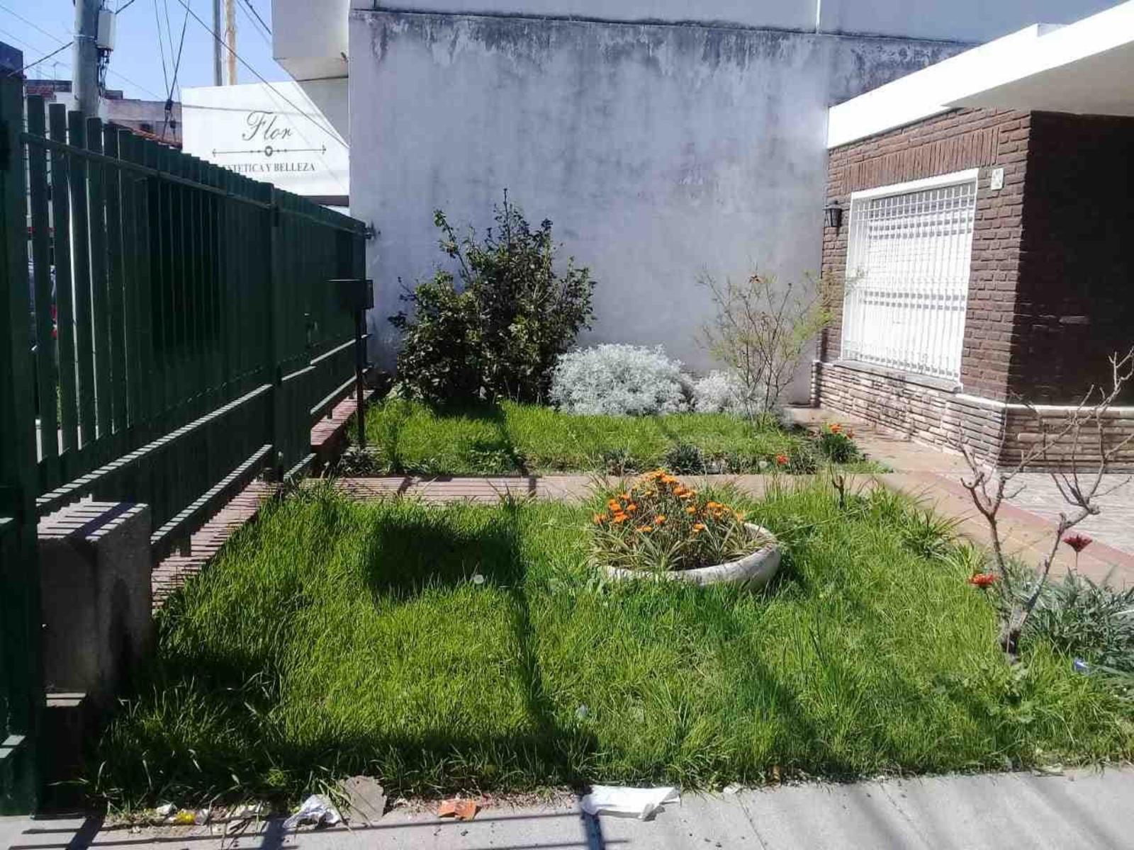 VENTA casa sobre Av Perón GRAN UBICACIÓN — foto 10