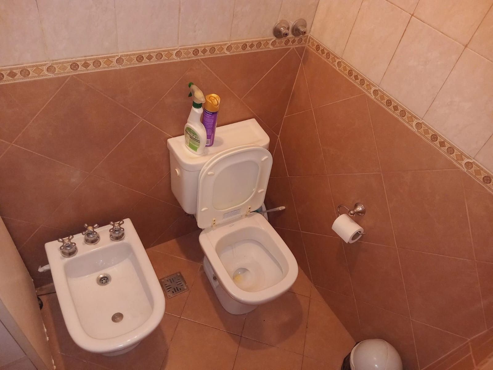 VENTA casa mas departamento sobre amplio lote ESCUCHA OFERTA — foto 2