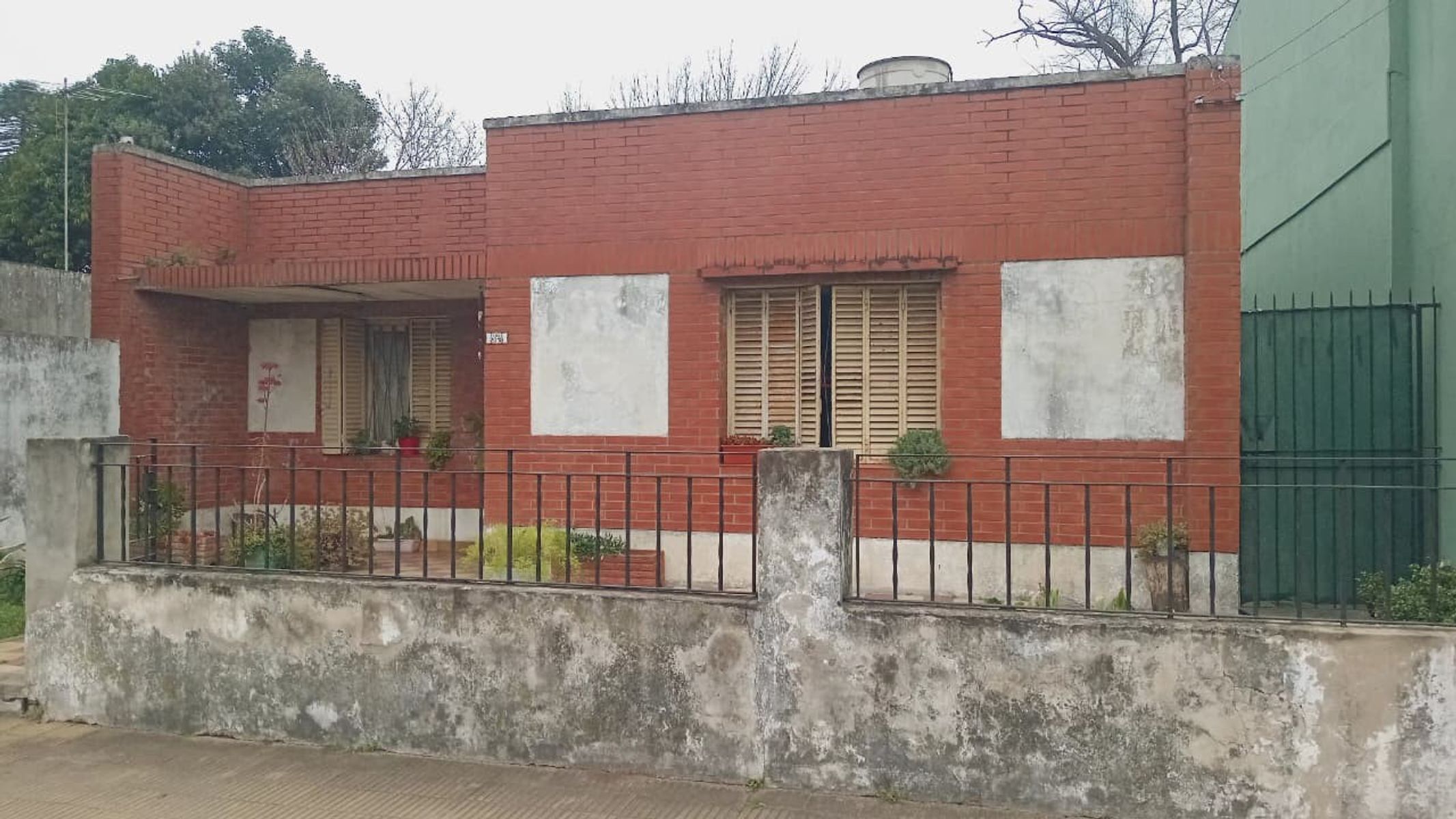 Casa sobre Farías para reciclar