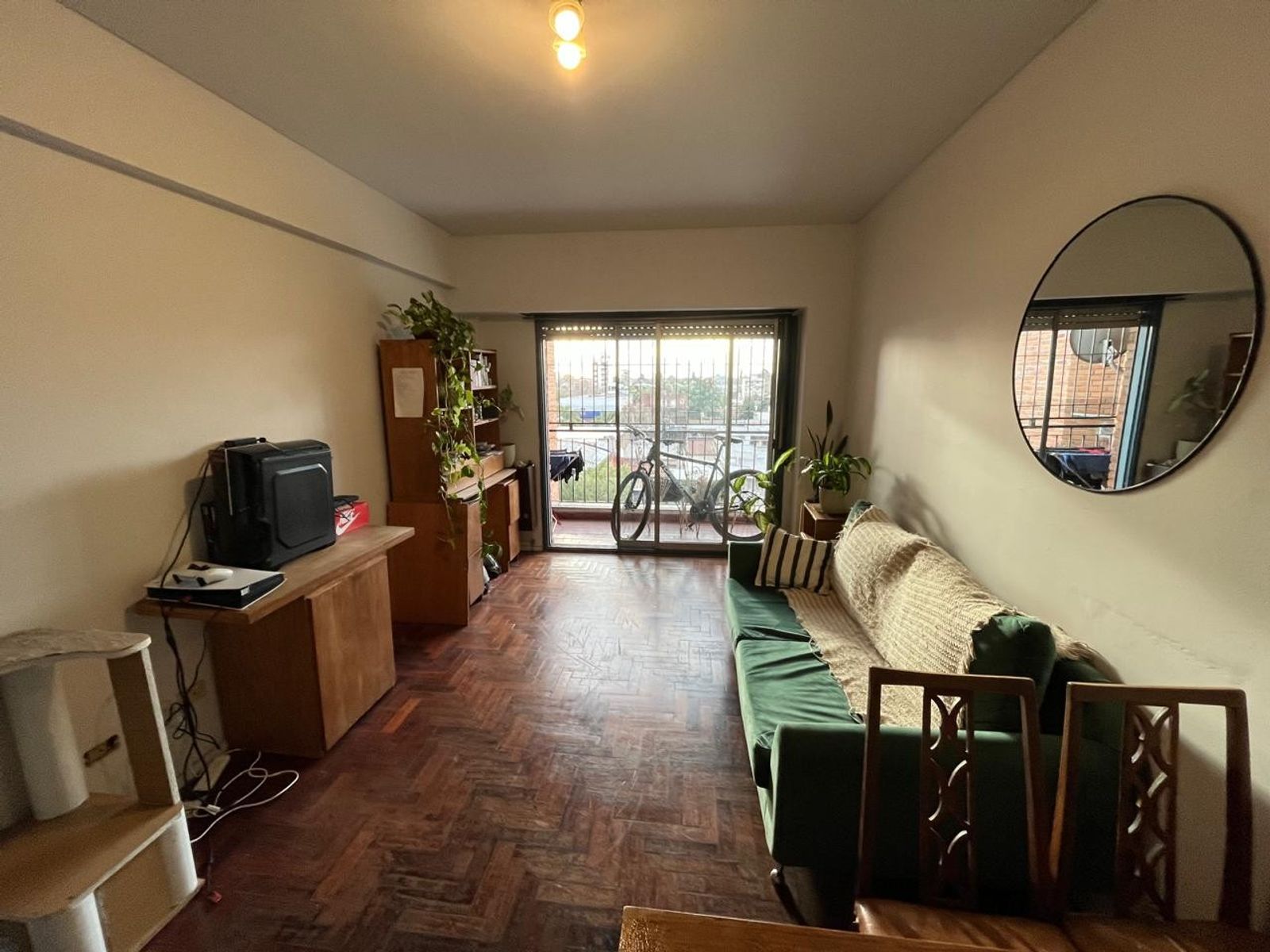 2 AMBIENTES CON COCINA SEPARADA Y BALCÓN — foto 4