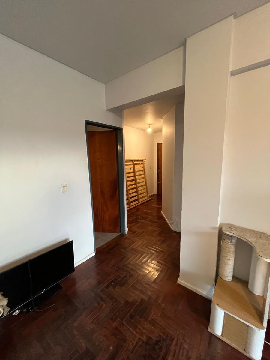 2 AMBIENTES CON COCINA SEPARADA Y BALCÓN — foto 7