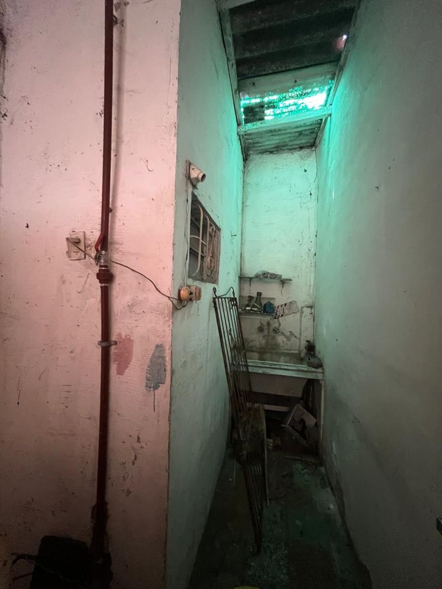 VENTA de casa a reciclar, sobre asfalto, zona Chile y Muñoz — foto 4