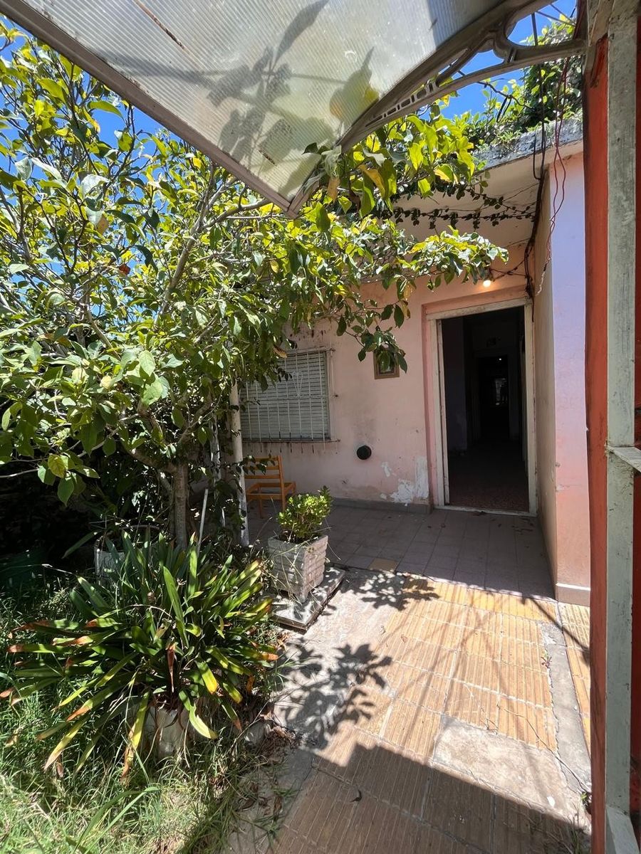 VENTA de casa a reciclar, sobre asfalto, zona Chile y Muñoz — foto 9