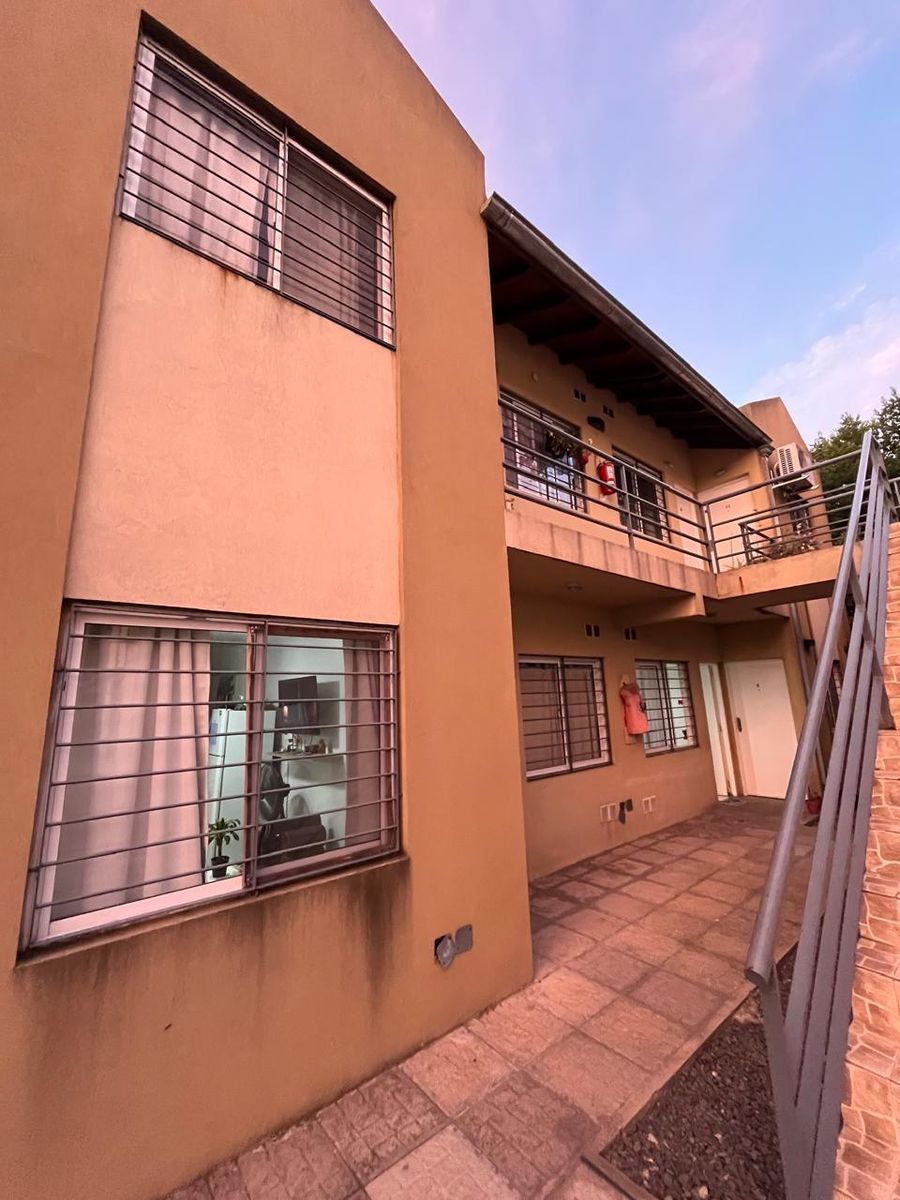 VENTA 2 ambientes en planta baja con pequeño patio interno muy lindo