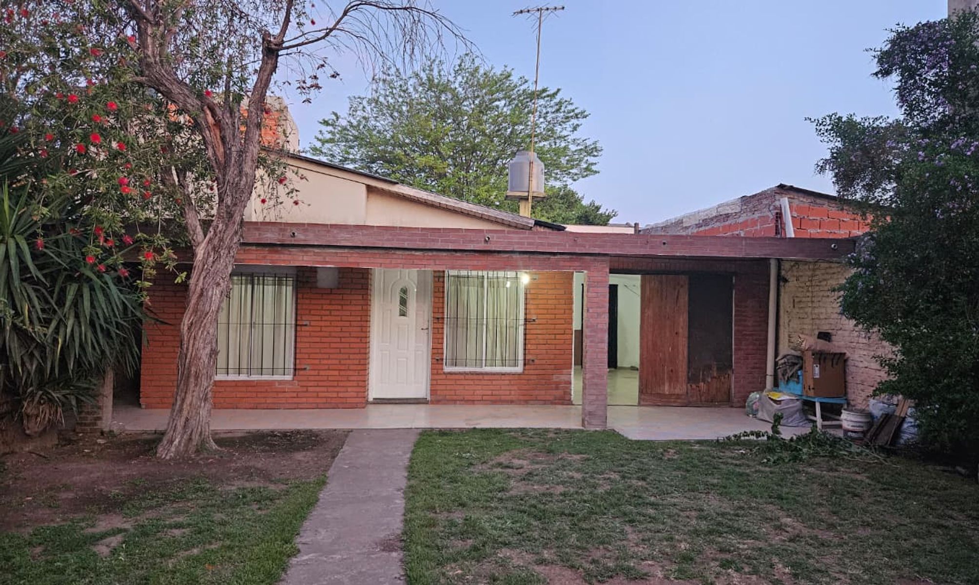 Venta linda casa con 2 dormitorios, a metros de Butler — foto 3