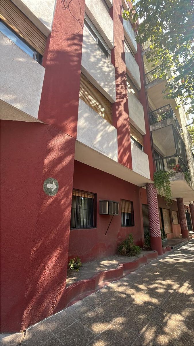 VENTA departamento céntrico de 3 ambientes IMPECABLE ESTADO — foto 2