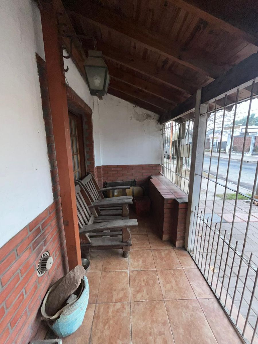 Venta casa mas departamento Interesante ubicación zona estación José C Paz - 5