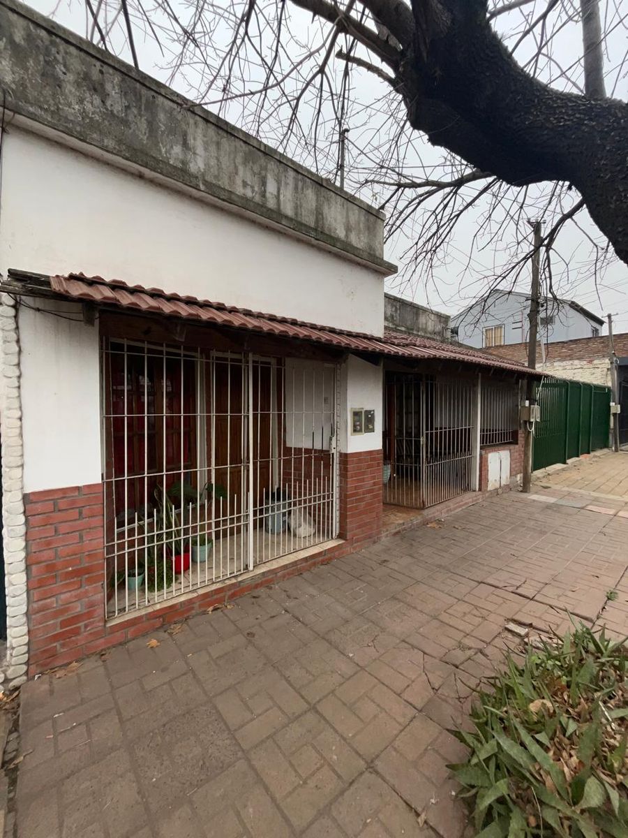 Venta casa mas departamento Interesante ubicación zona estación José C Paz - 7