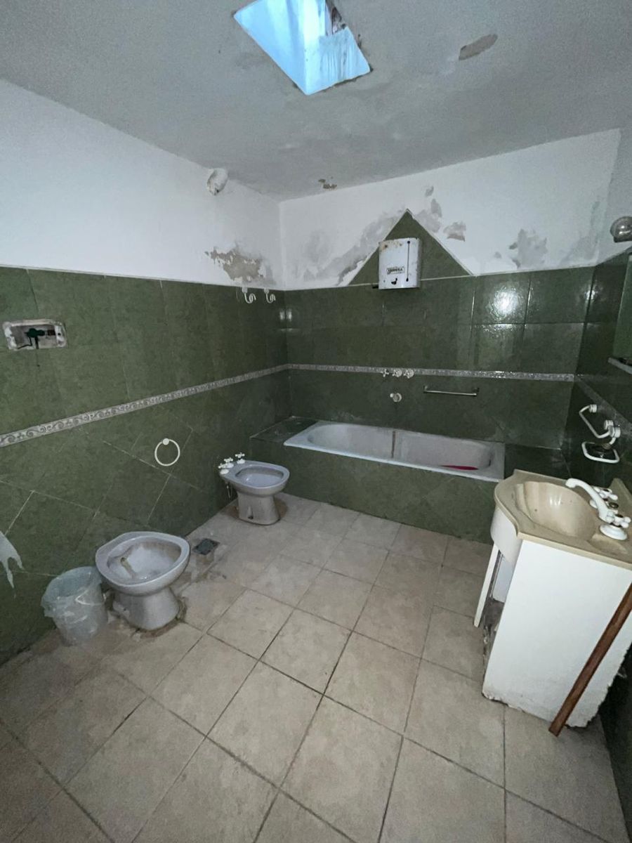 Venta casa mas departamento Interesante ubicación zona estación José C Paz - 19