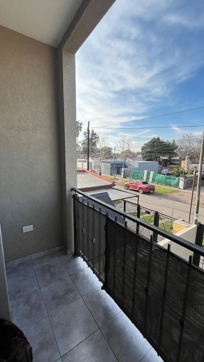 VENTA muy buen departamento al frente con balcón — foto 4
