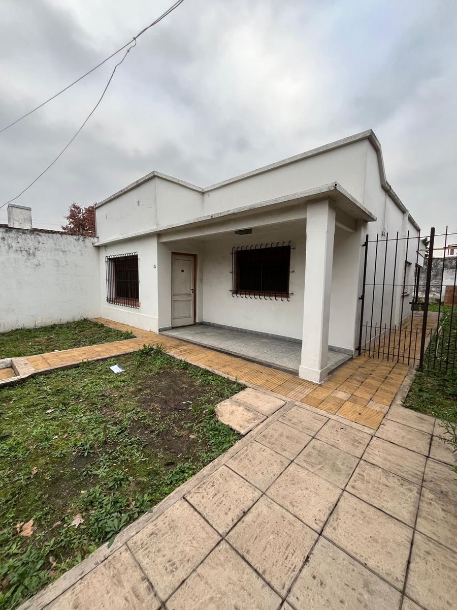 VENTA de Casa con 2 dormitorios en una ubicación de privilegio - 2
