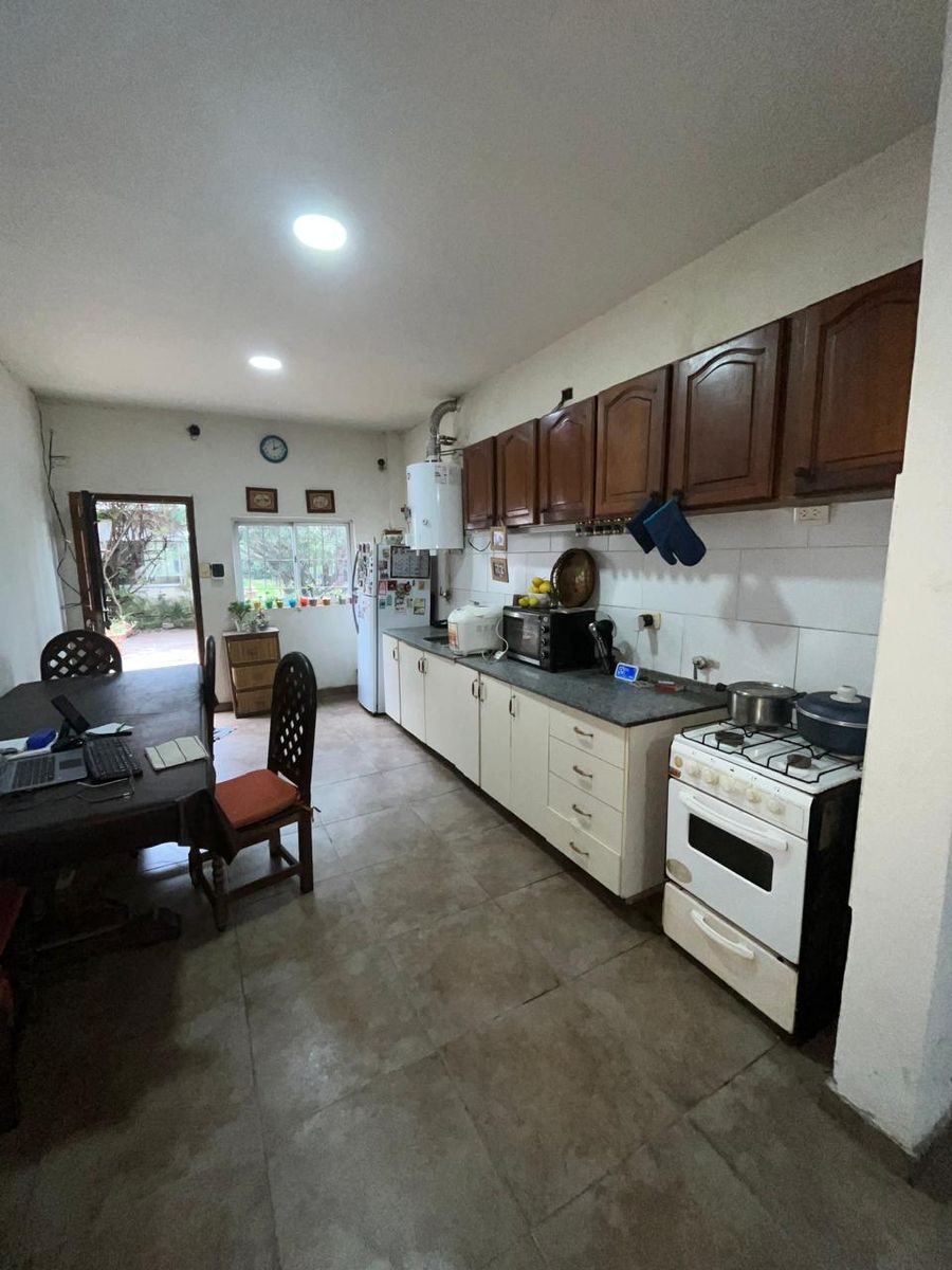 VENTA muy linda casa sobre Lebenson Zona Polideportivo, Gran ubicación - 15