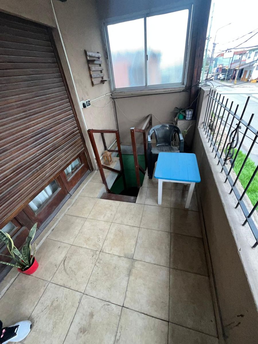 Venta casa mas departamento sobre Avenida - 13