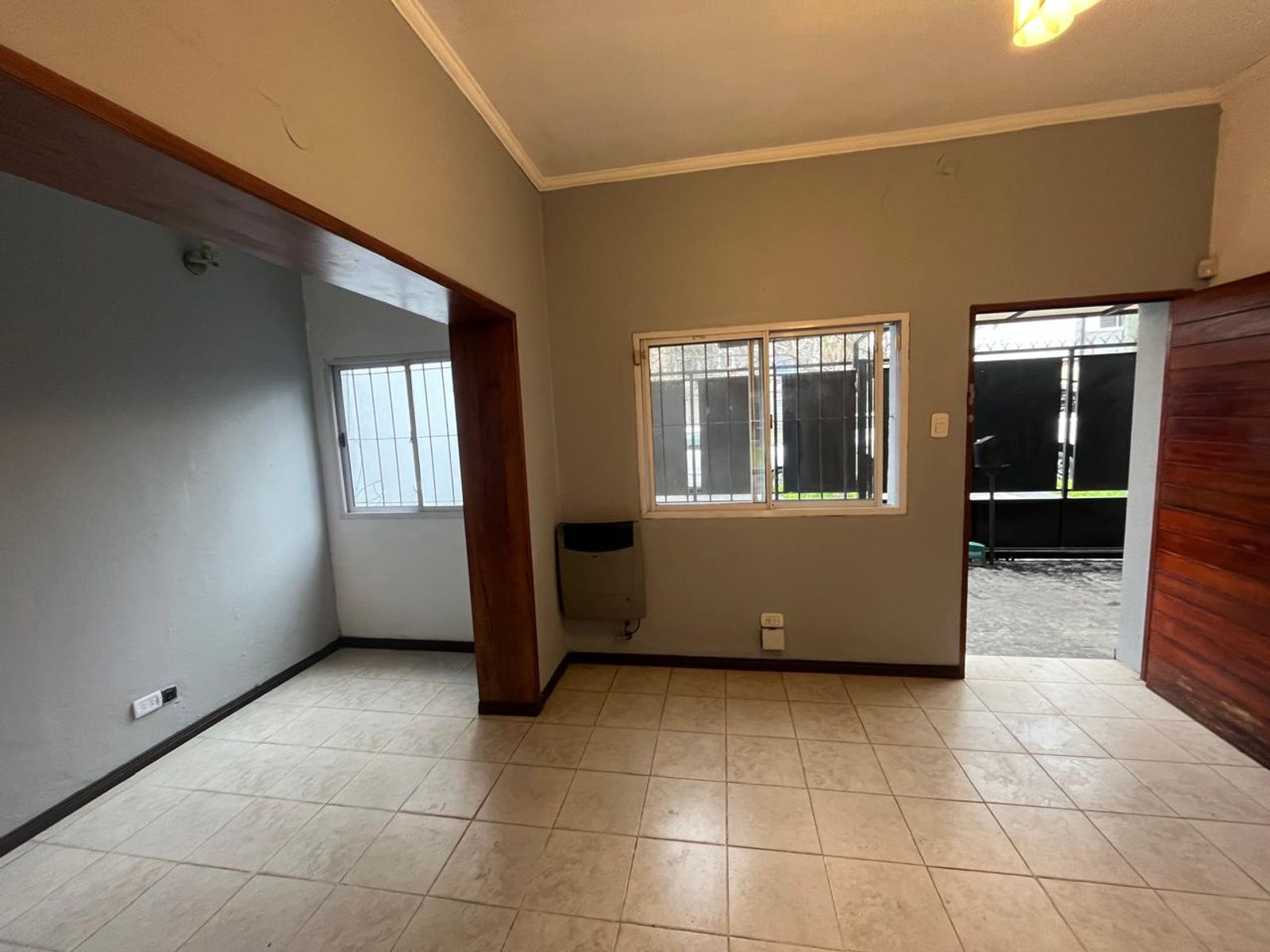 Venta muy linda casa Con Tres Dormitorios sobre Pedro Goyena MUÑIZ Posible Permuta - 3