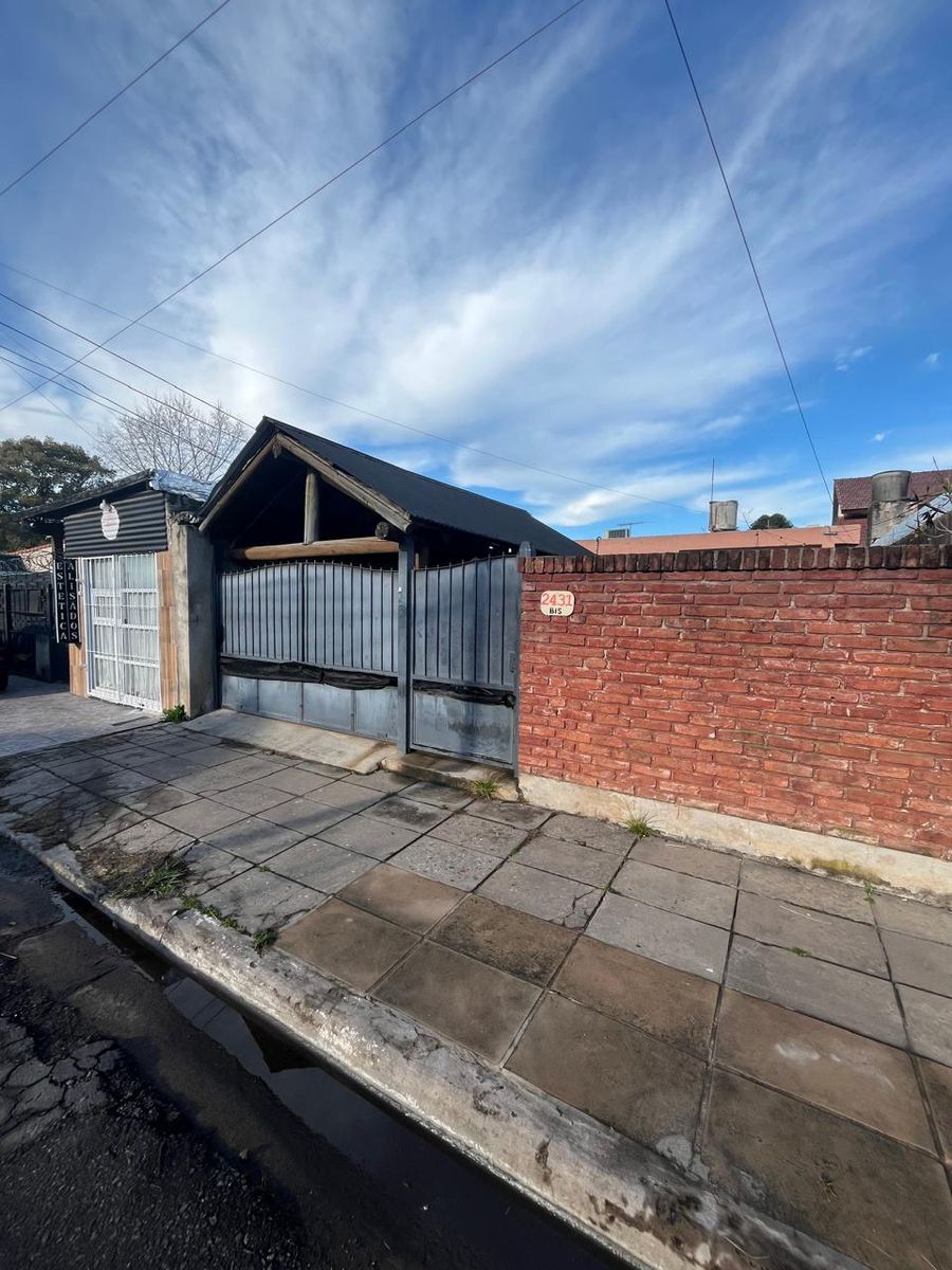 VENTA muy linda casa a metros de Irigoin - 2