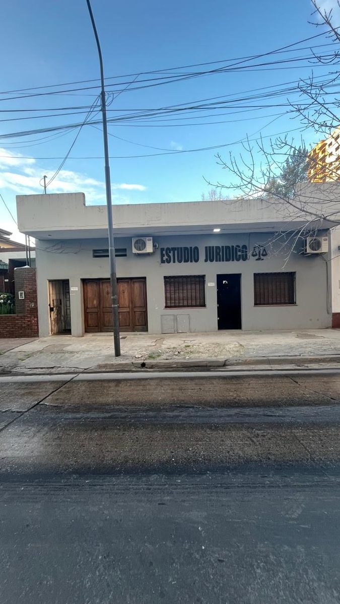 Excelente propiedad Apta para emprendimiento - 1
