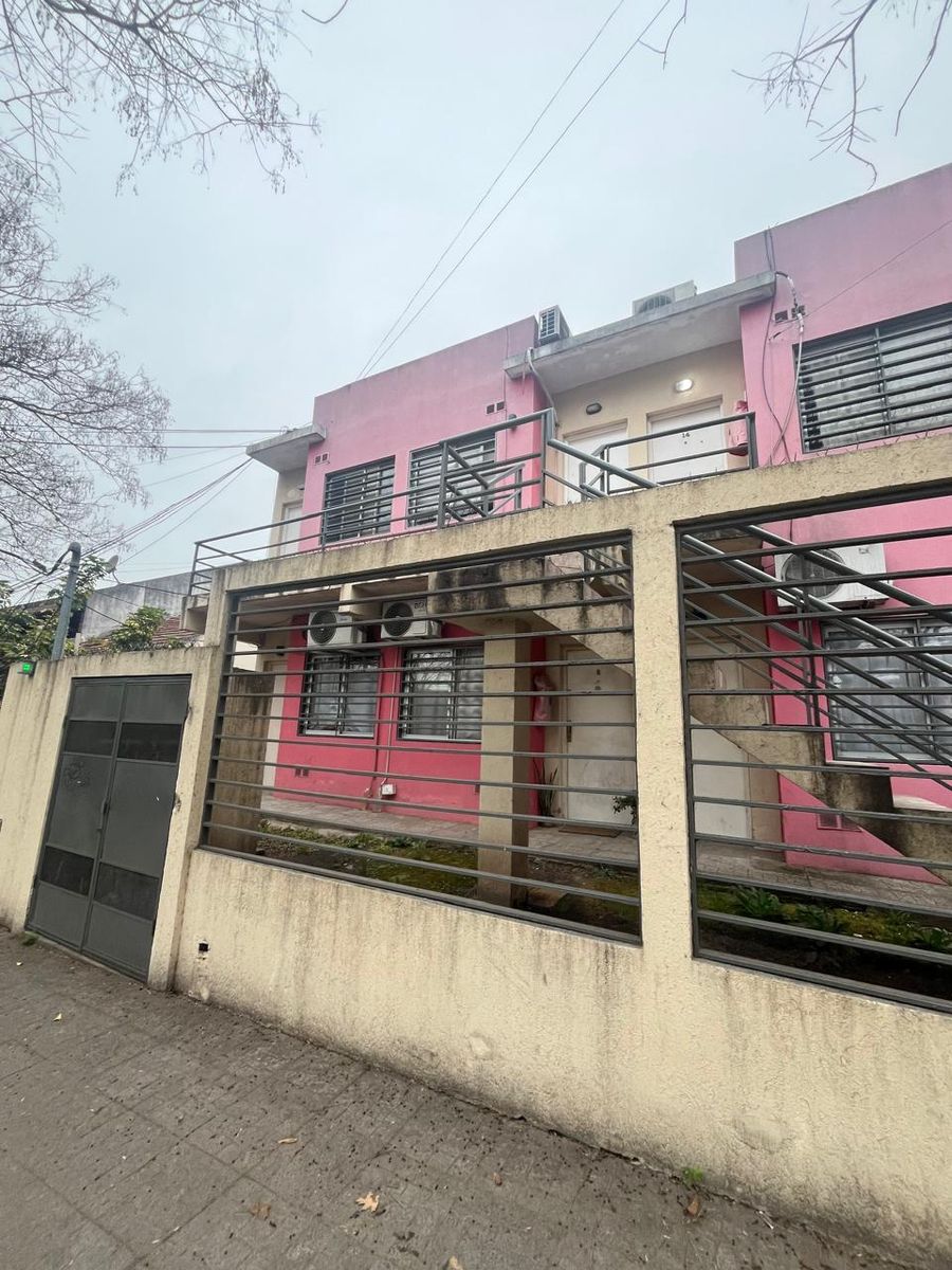 Dos ambientes con cochera UBICACIÓN DESTACADA — foto 3