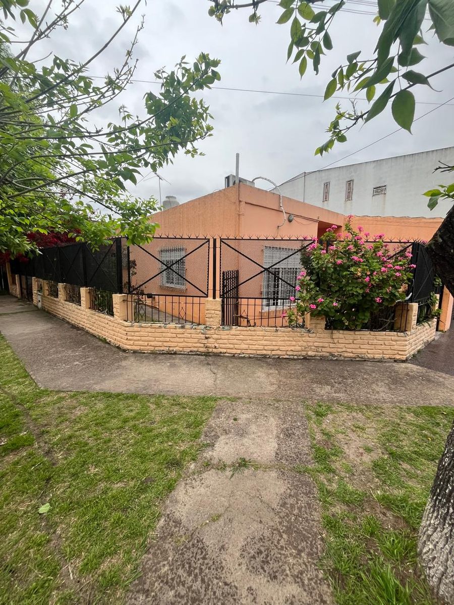 VENTA Linda casa CON LOCAL a pocas cuadras del centro de José C Paz — foto 15