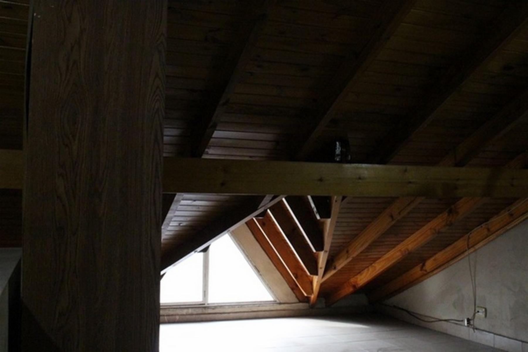 HERMOSO DUPLEX EN VILLA SARMIENTO SOBRE COLECTORA SUR MUY BIEN AMBIENTADO 5 MTS. DE ANCHO, CONSTRUCCION DE PRIMERA CATEGORIA, — foto 4