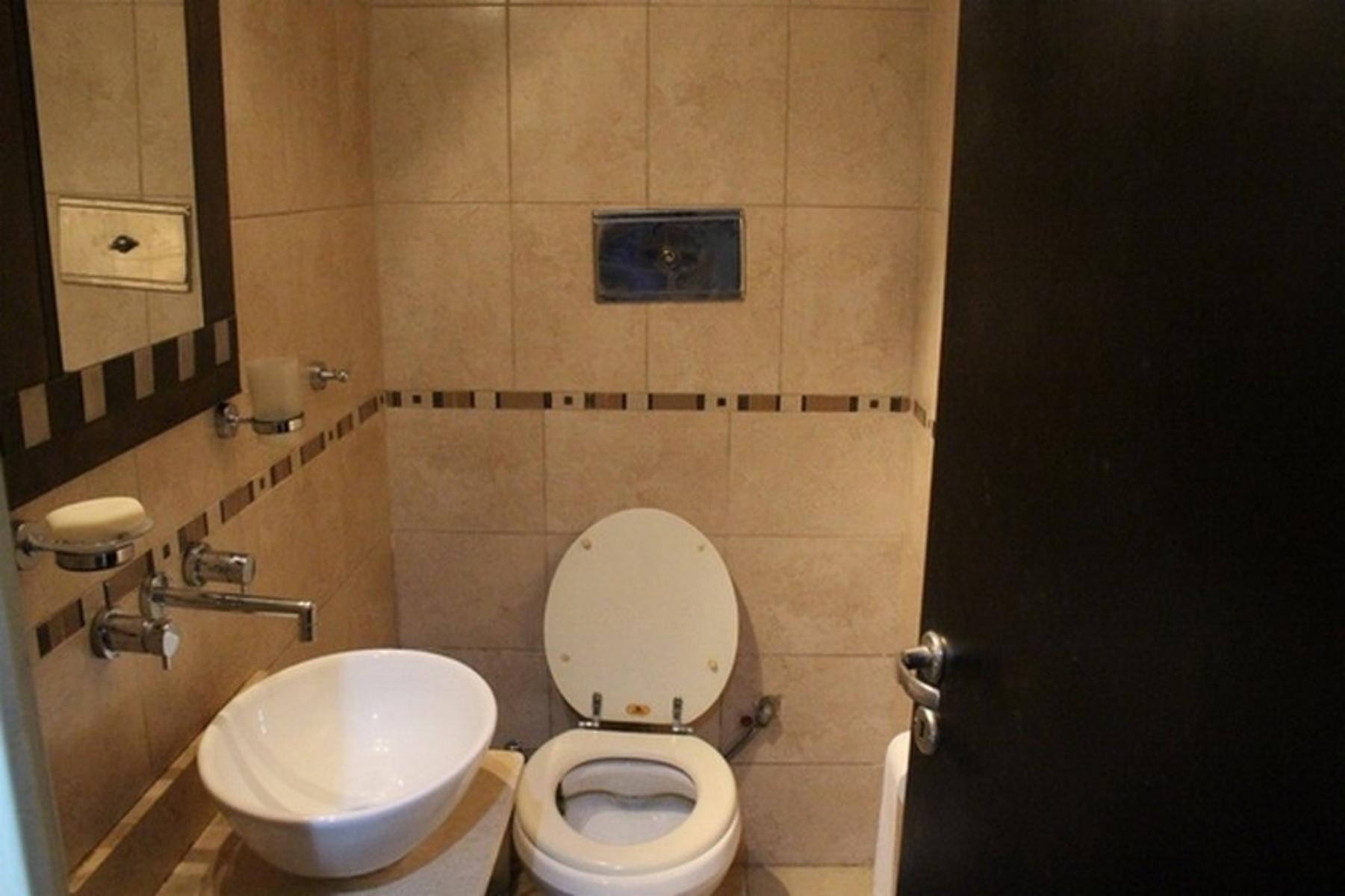 HERMOSO DUPLEX EN VILLA SARMIENTO SOBRE COLECTORA SUR MUY BIEN AMBIENTADO 5 MTS. DE ANCHO, CONSTRUCCION DE PRIMERA CATEGORIA, — foto 10