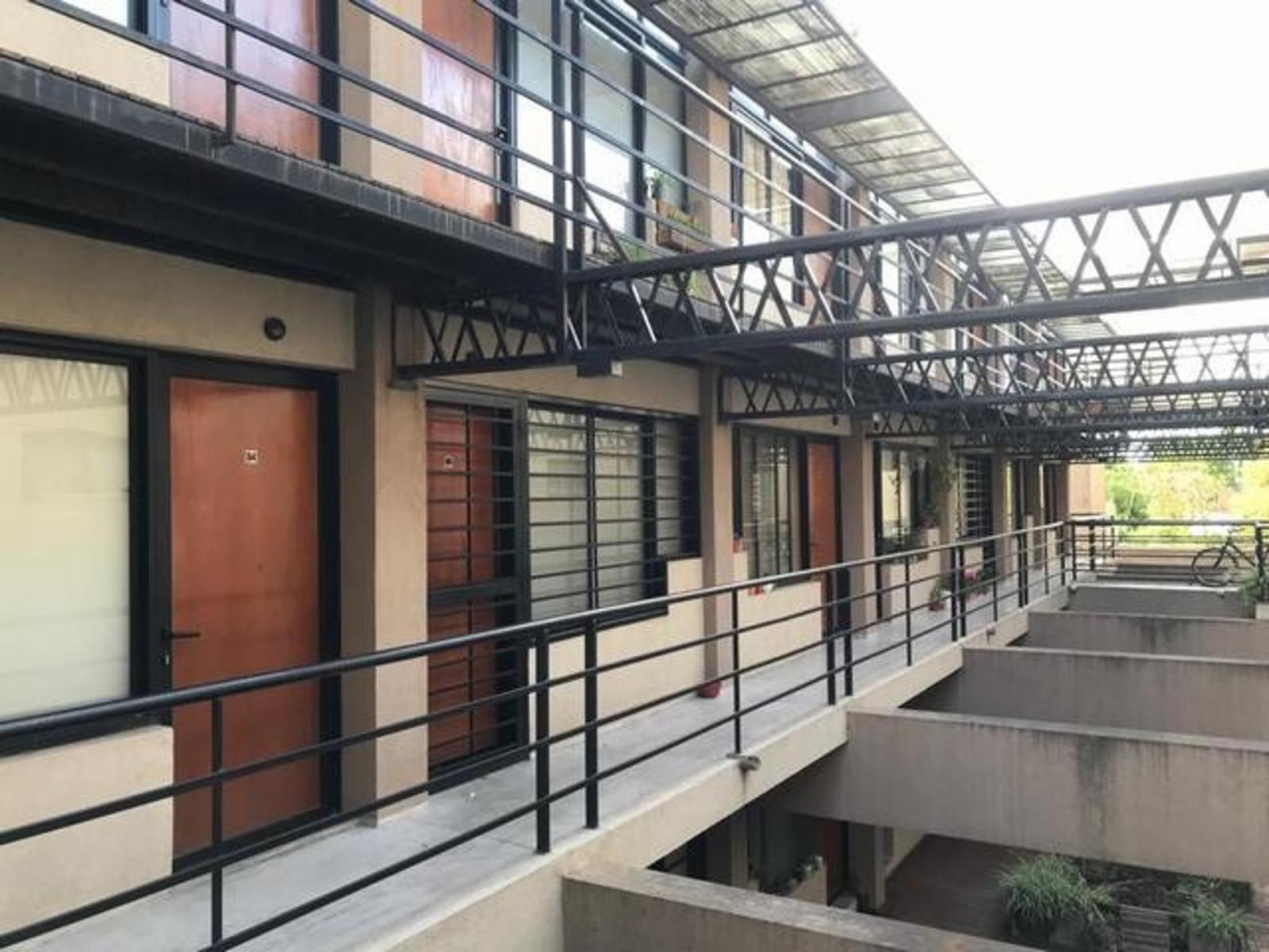 DEPARTAMENTO EN EDIFI. CON ASCENSOR DE 3 PLANTAS 1 AMB. MUY AMPLIO Y LUMINOSO 30m2 SECTOR DORM. BIEN DIFERENCIADO — foto 2