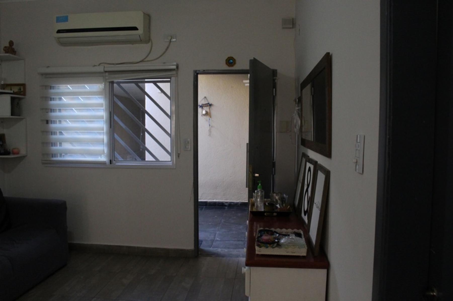 CASA AMERICANA EN UNA PLANTA CON DEPTO DE 3 AMB. CONTRAFRENTE — foto 6